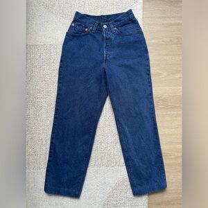 Vintage Retro 90s Dark Wash Levi’s 501 Cropped Petite Friendly Jeans